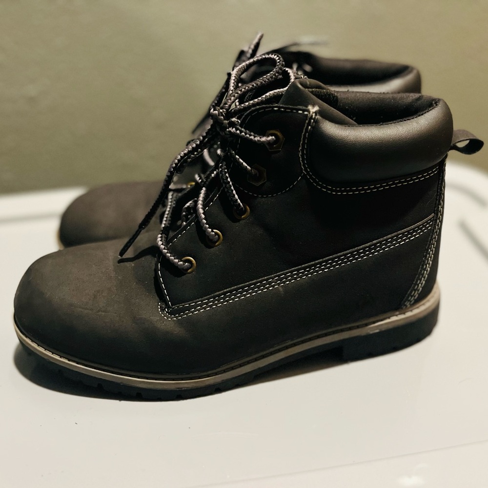 Big Boys size 5 Black Boots